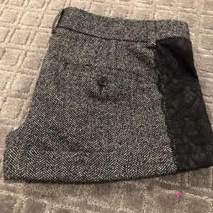 Express short with lace